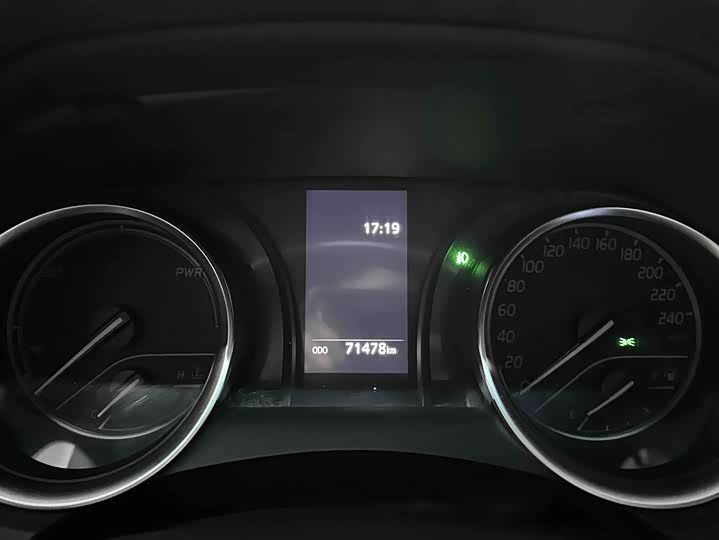 Фото 6 - Toyota Camry