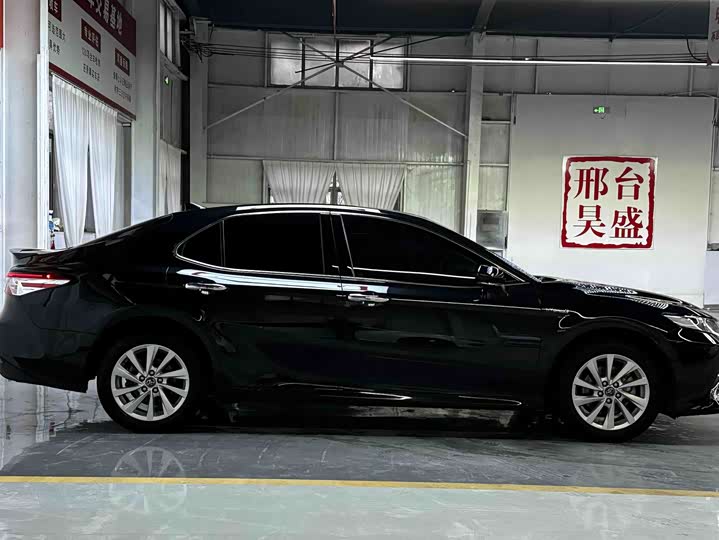 Фото 9 - Toyota Camry