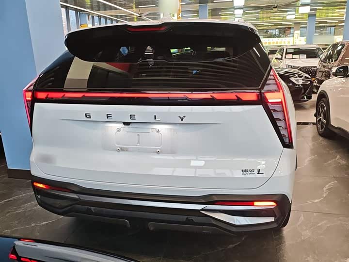 Фото 6 - Geely Atlas L