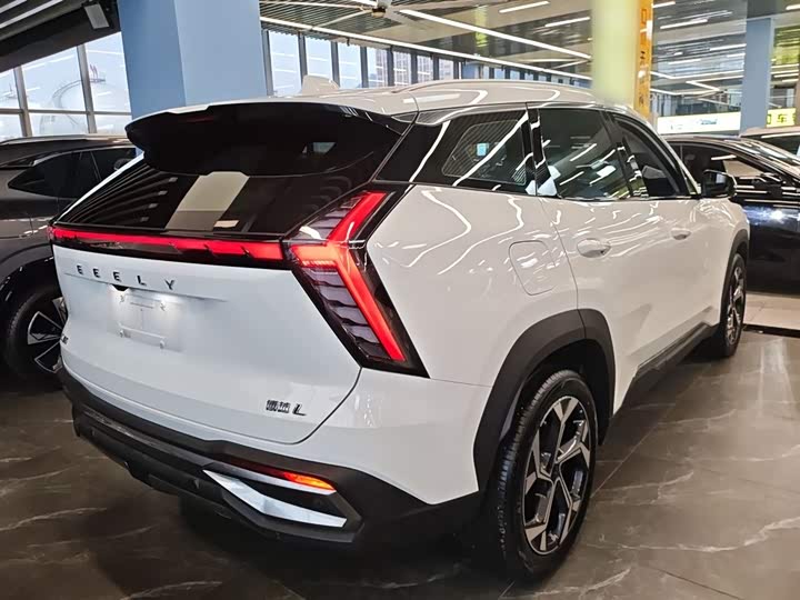 Фото 7 - Geely Atlas L