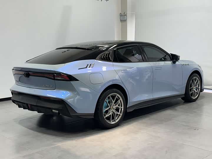 Фото 4 - Changan UNI-V Hybrid