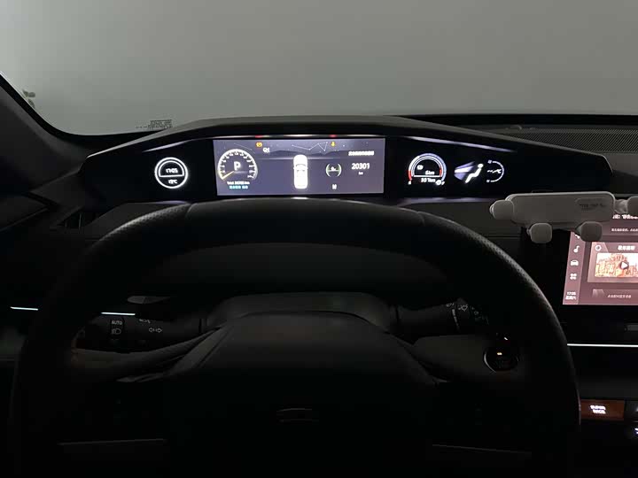 Фото 9 - Changan UNI-V Hybrid