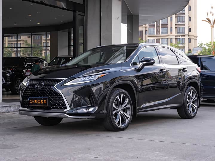 Фото 1 - Lexus RX