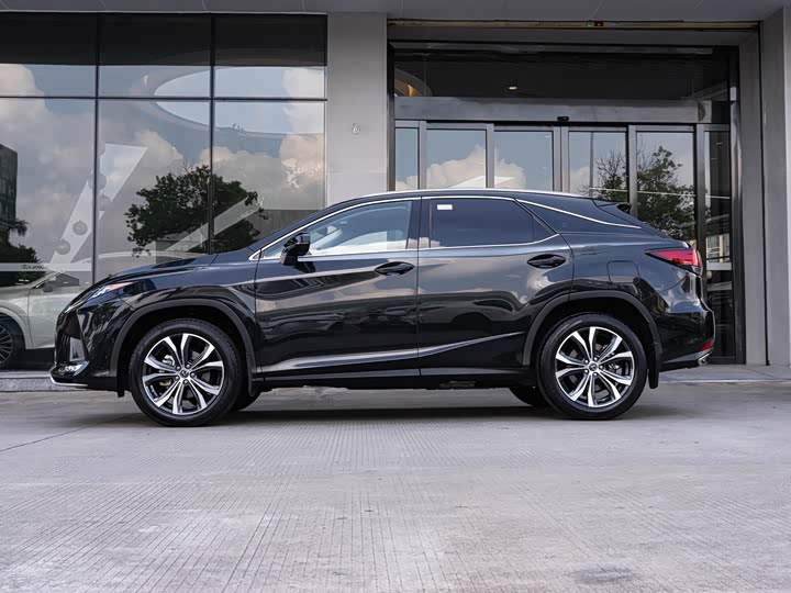 Фото 4 - Lexus RX