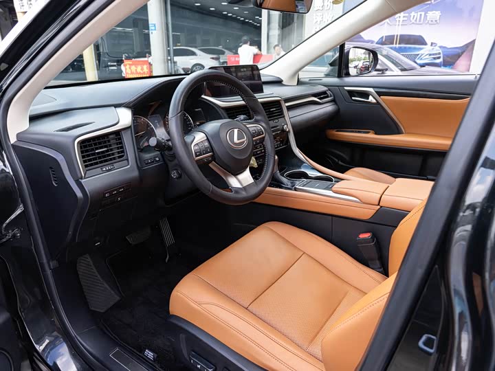 Фото 9 - Lexus RX