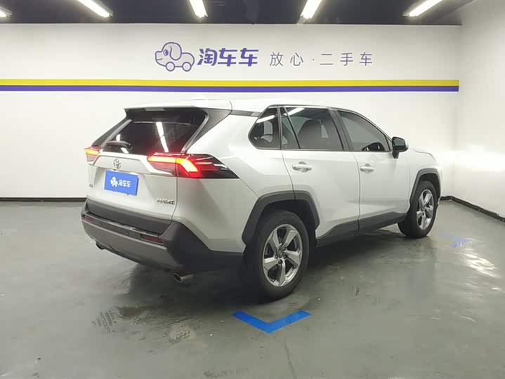 Фото 3 - Toyota RAV4