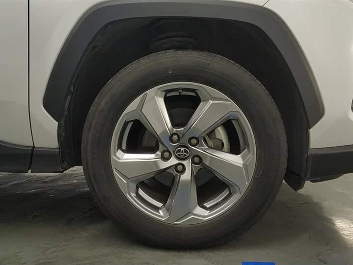 Фото 6 - Toyota RAV4