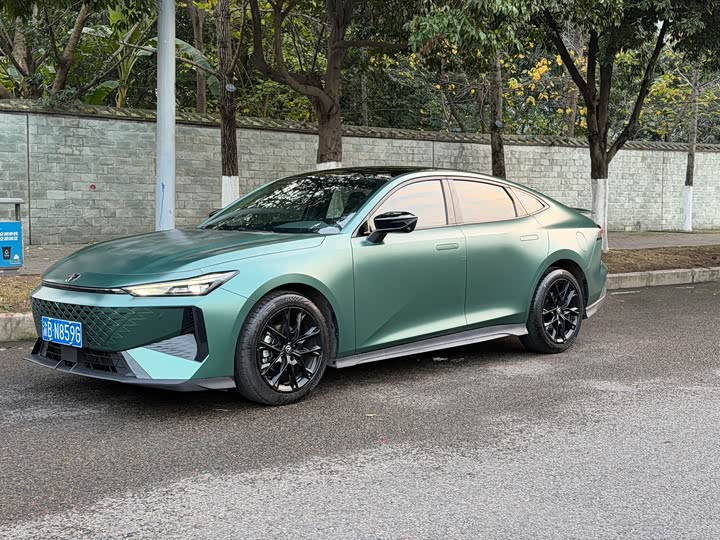 Фото 1 - Changan UNI-V