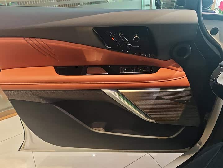 Фото 7 - Cadillac Optiq