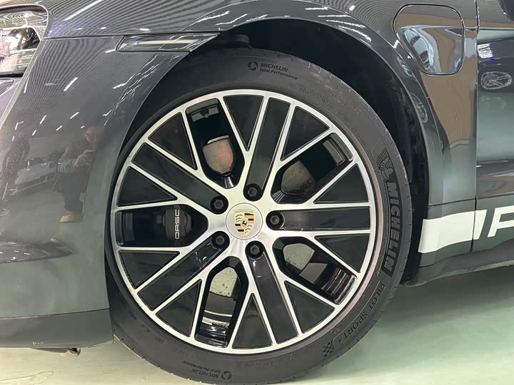 Фото 3 - Porsche Taycan