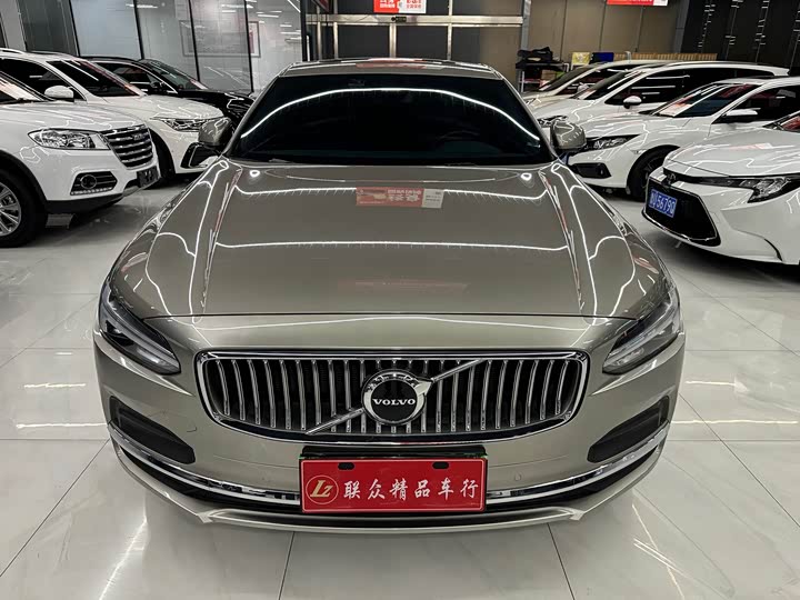 Фото 1 - Volvo S90