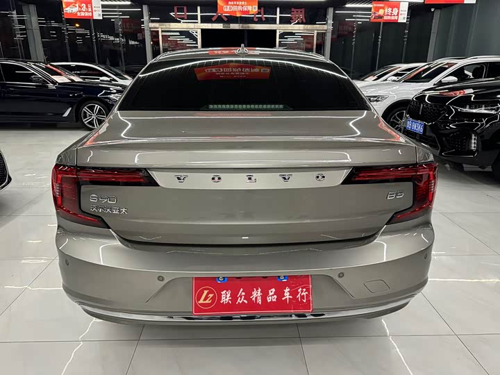 Фото 4 - Volvo S90