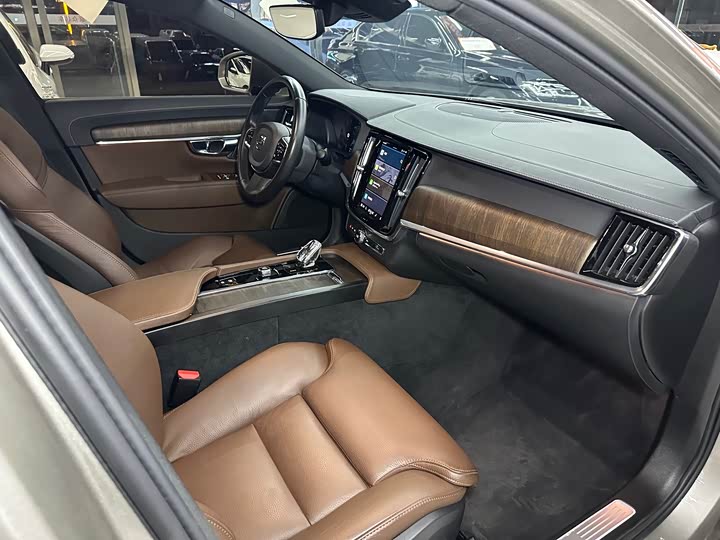 Фото 9 - Volvo S90
