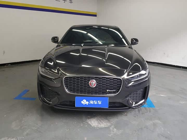 Фото 2 - Jaguar XE L