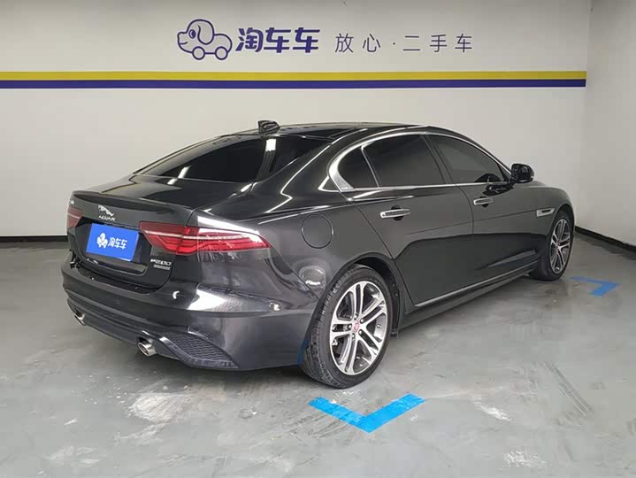 Фото 3 - Jaguar XE L