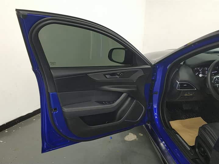 Фото 7 - Jaguar XE L