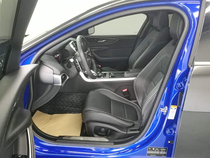 Фото 9 - Jaguar XE L