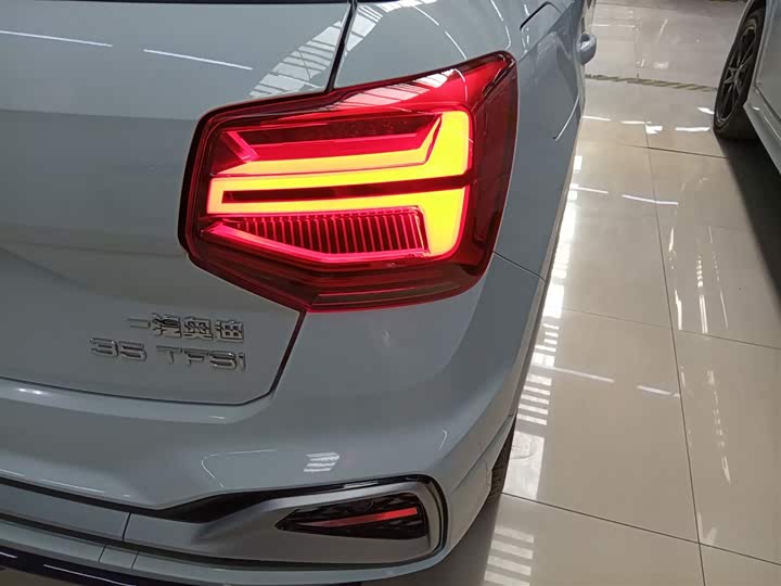 Фото 8 - Audi Q2L