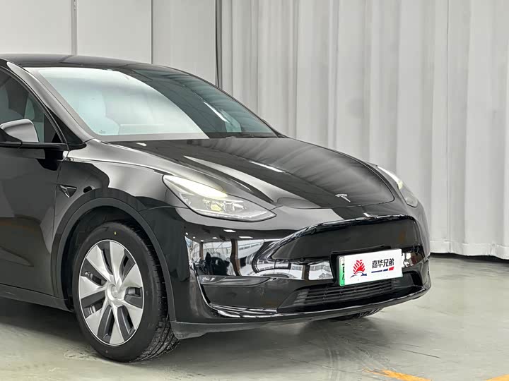 Фото 6 - Tesla Model Y
