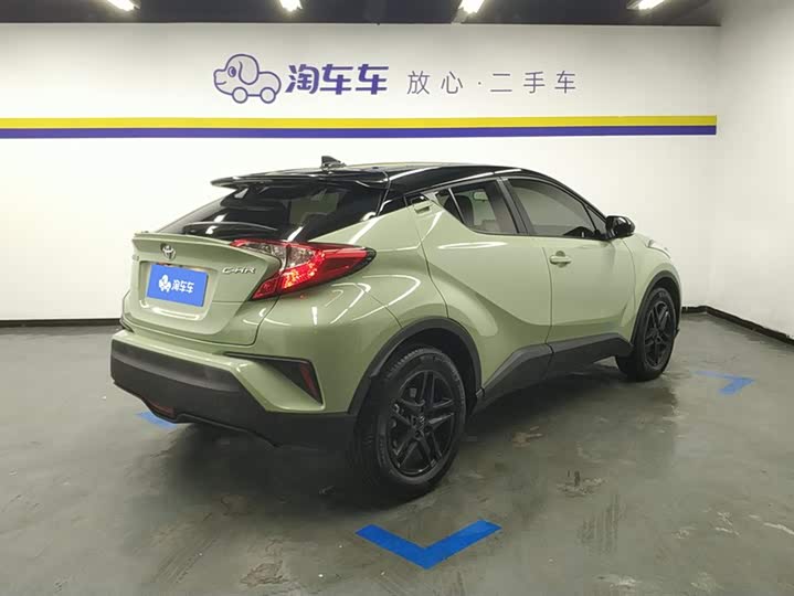 Фото 3 - Toyota C-HR