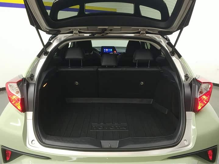 Фото 4 - Toyota C-HR