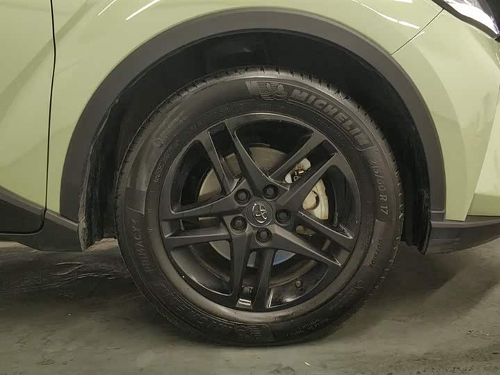 Фото 6 - Toyota C-HR