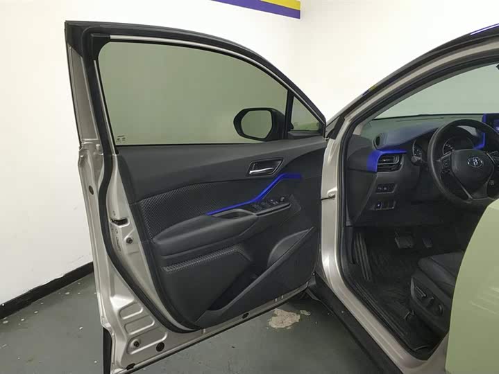 Фото 7 - Toyota C-HR