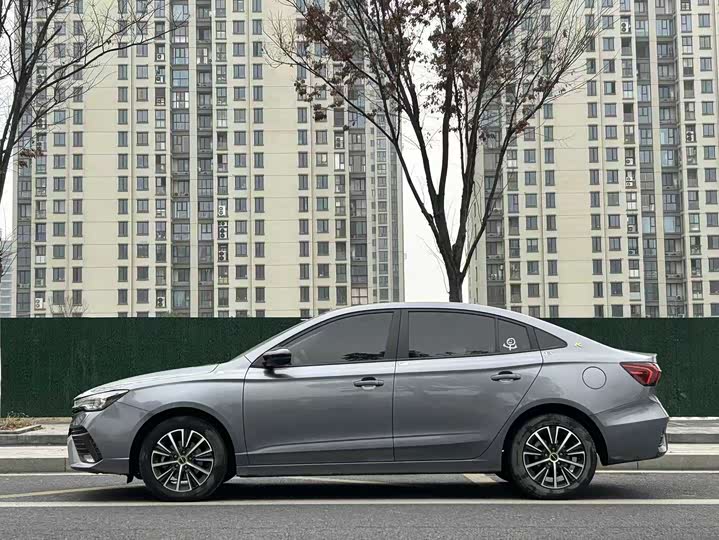 Фото 3 - Roewe i5