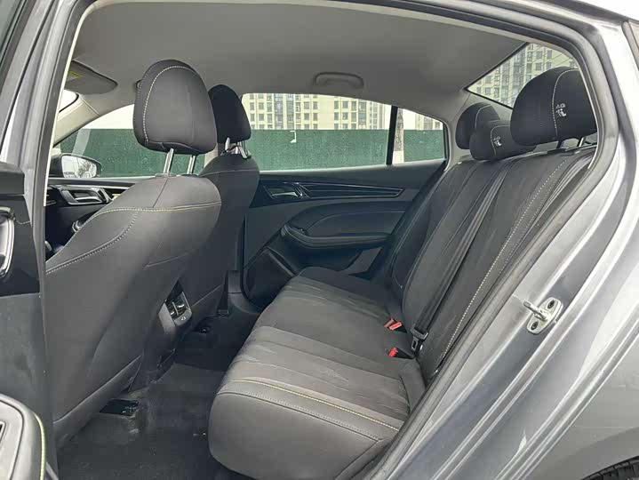 Фото 5 - Roewe i5