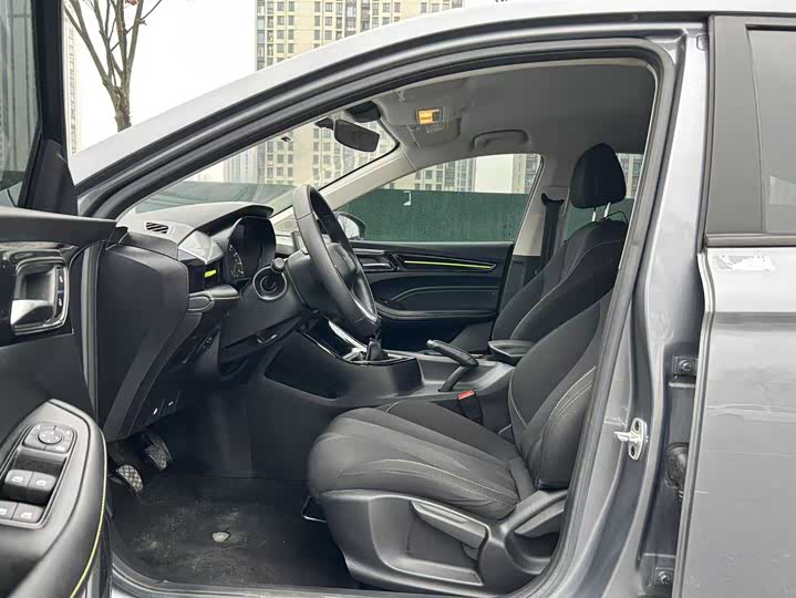 Фото 6 - Roewe i5