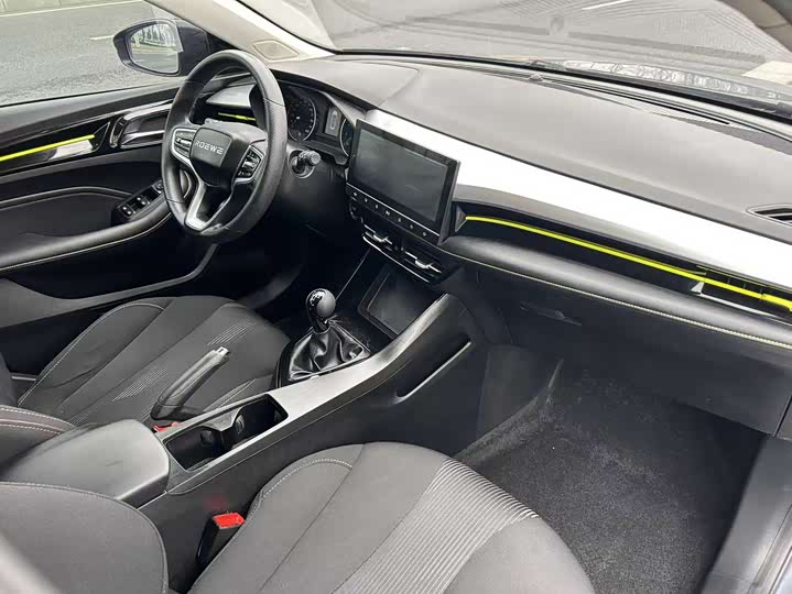 Фото 8 - Roewe i5