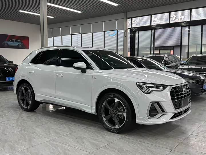 Фото 4 - Audi Q3