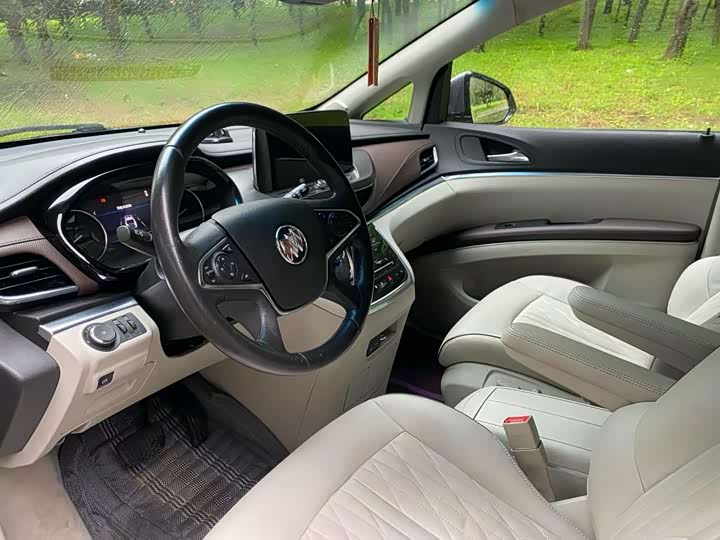 Фото 2 - Buick GL8 ES