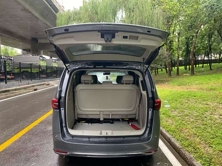 Фото 8 - Buick GL8 ES