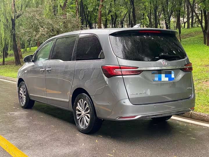 Фото 9 - Buick GL8 ES