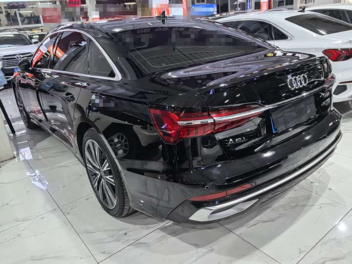 Фото 4 - Audi A6L