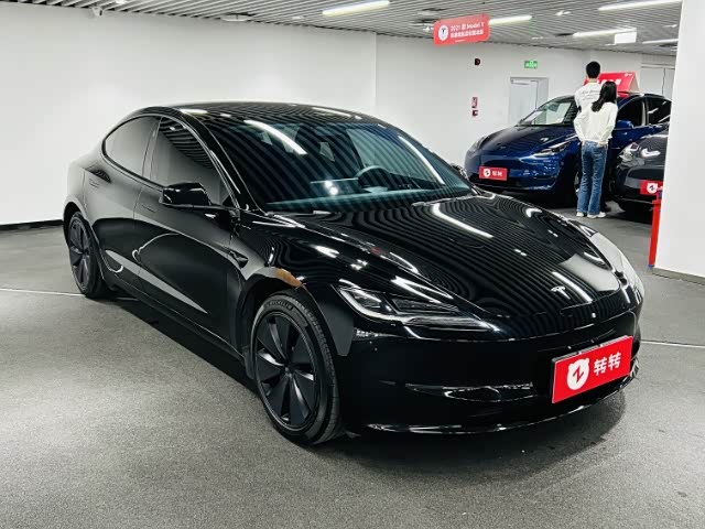 Фото 3 - Tesla Model 3