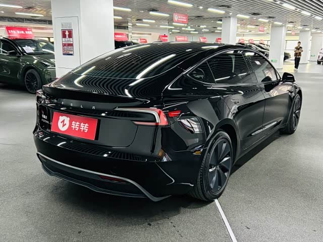 Фото 4 - Tesla Model 3