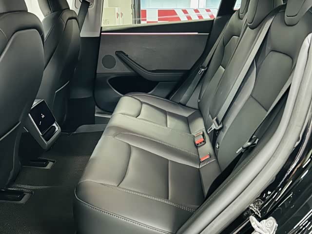 Фото 8 - Tesla Model 3