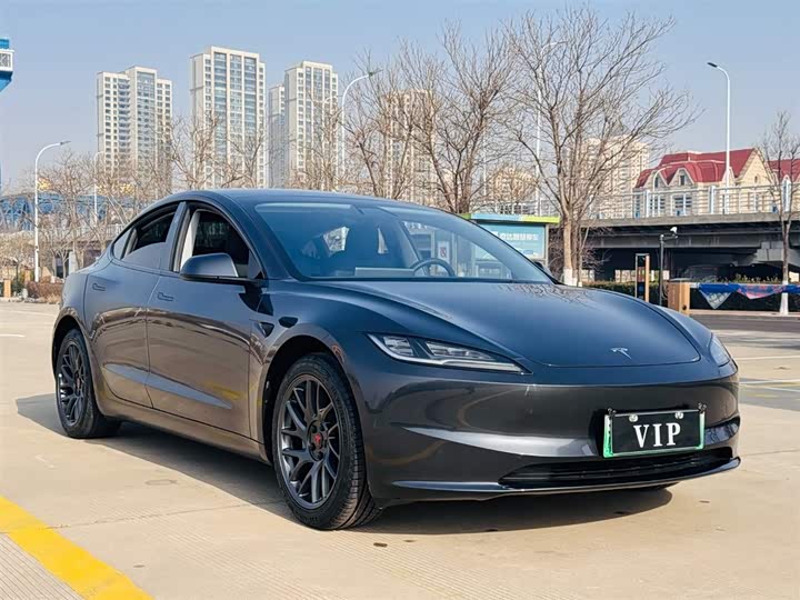 Фото 2 - Tesla Model 3