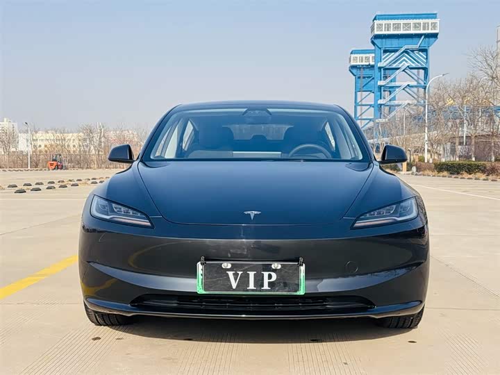 Фото 3 - Tesla Model 3