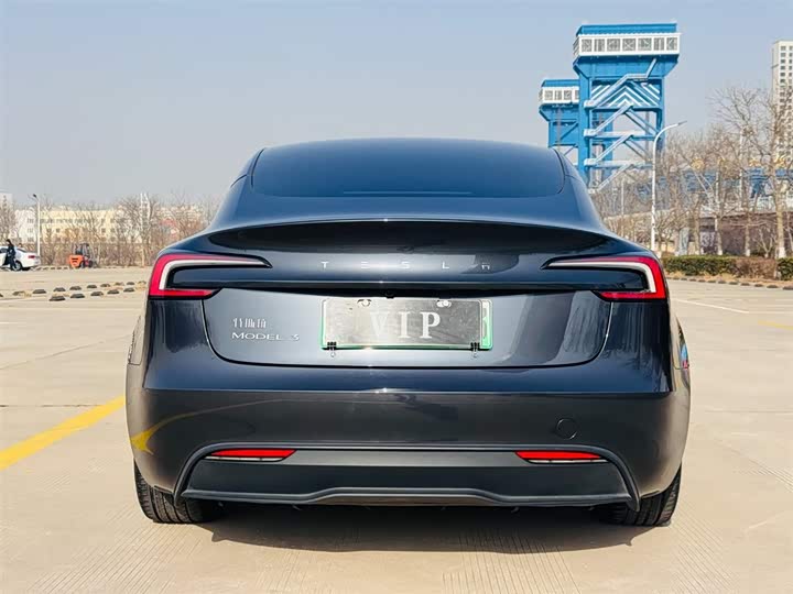 Фото 4 - Tesla Model 3