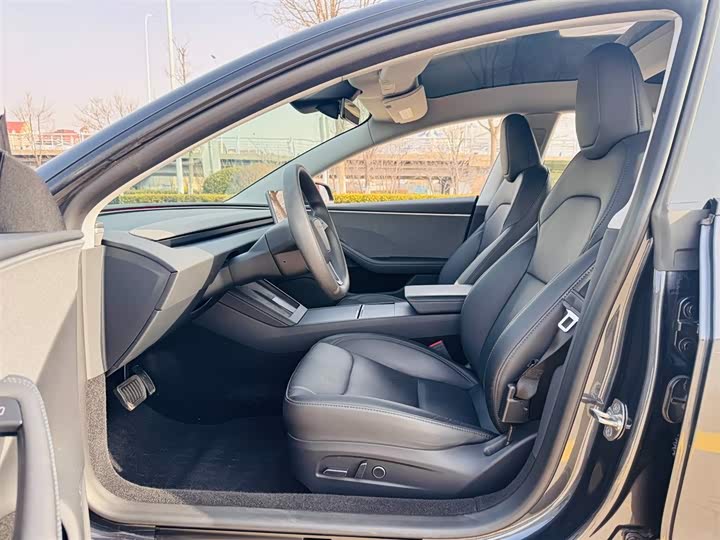 Фото 7 - Tesla Model 3