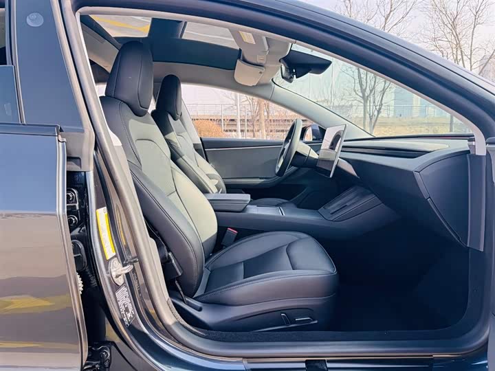 Фото 9 - Tesla Model 3