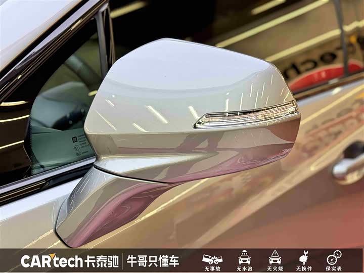 Фото 9 - Cadillac XT5