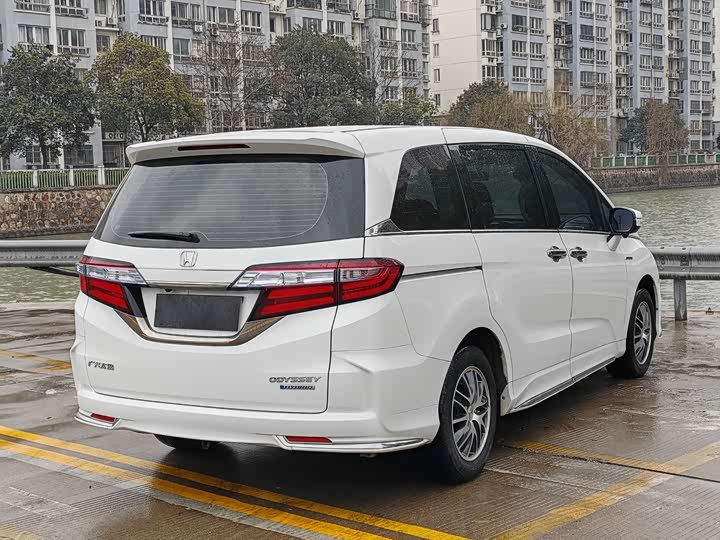 Фото 8 - Honda Odyssey