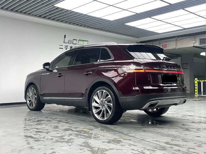 Фото 6 - Lincoln Nautilus