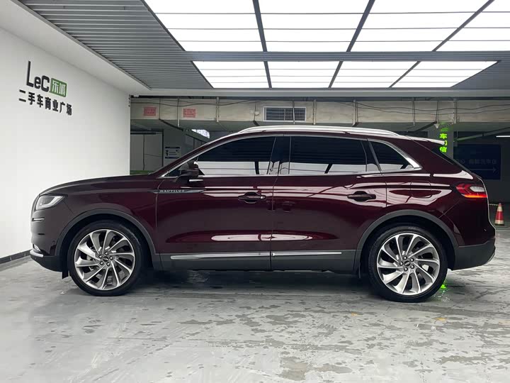 Фото 7 - Lincoln Nautilus