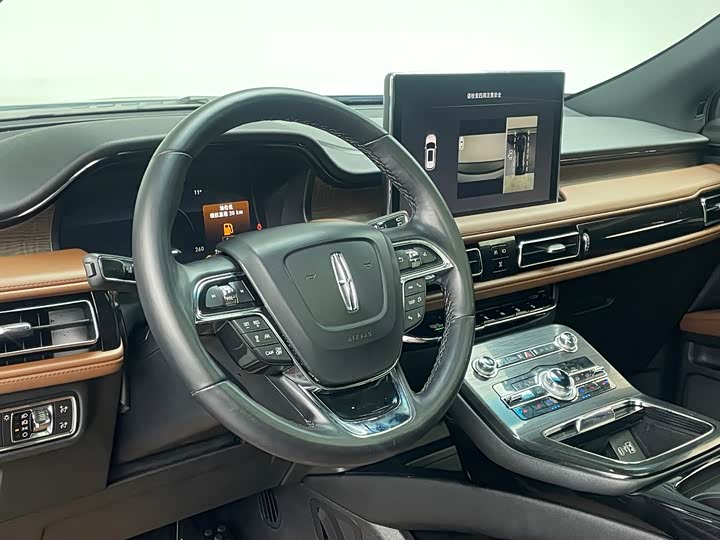 Фото 8 - Lincoln Nautilus