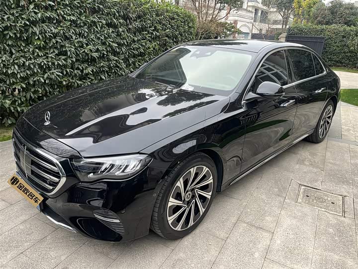 Фото 1 - Mercedes-Benz E-Class